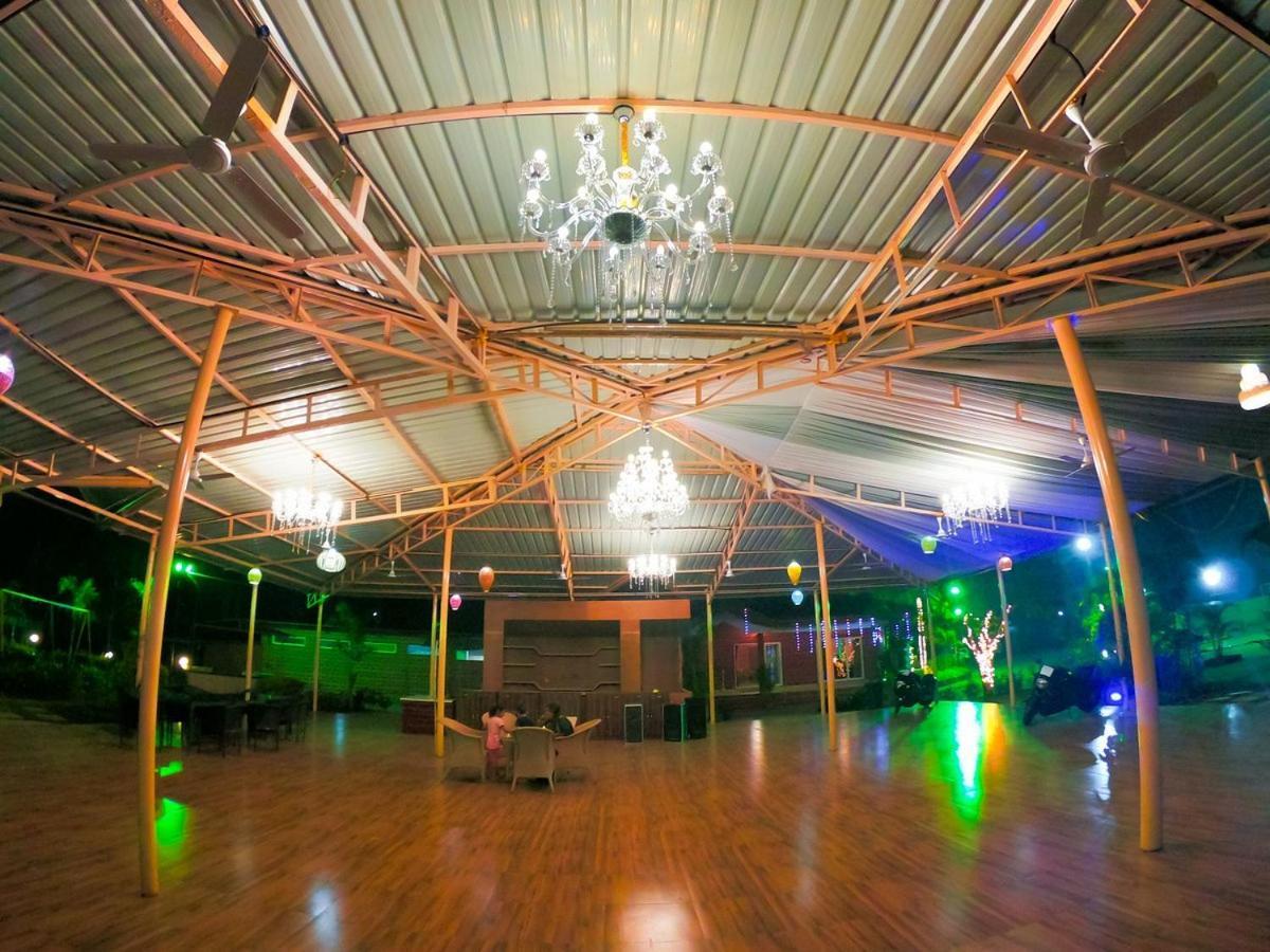 Whispering Woods Resort Lonavla Zewnętrze zdjęcie